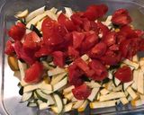 Une image de l'étape 5 de Courgettes bicolores et tomates à l'ail, basilic et persil.