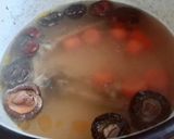 Hình bước làm 2 của món Mì Tàu Thập Cẩm Gà Ngũ Vị