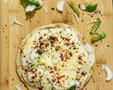 पिझ्झा विथ व्हाईट & रेड सॉस विदाऊट ओवन (no oven pizza recipe in marathi) रेसिपी स्टेप 9 फोटो