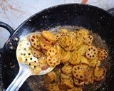 A picture of step 4 of Punjabi style lotus stem ki sabji.