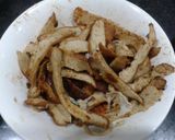 Hình bước làm 1 của món Mì Căn Chiên Sả Ớt