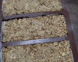 Gambar langkah 5 resipi Pistachio Nestum Crunch Bars.