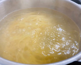Foto del paso 2 de la receta: Espaguetis a la carbonara con queso comte