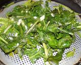 Foto del paso 2 de la receta: Ensalada italiana de achicoria, cubos de papa y láminas de parmesano