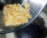 A picture of step 2 of Gur wali chaye.