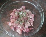 Foto del paso 3 de la receta: Habichuelas compuestas con carne de cochino, papas fritas y huevo duro