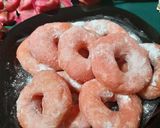 Foto langkah ke 6 dari resep Donat Pinky Kulit Buah Naga.