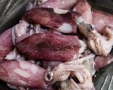 Foto langkah ke 2 dari resep Cumi Bumbu Hitam.