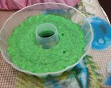 Foto langkah ke 3 dari resep Bolu kukus kelapa hijau.