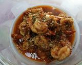รูปขั้นตอนการทำที่ 3 ของ กุ้งกระเทียมโรยหน้าสมุนไพร