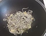 Foto del paso 6 de la receta: Wok de Espaguetis con frutos del Mar