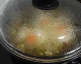 Foto del paso 9 de la receta: Guisantes y habitas con jamón y huevos escalfados