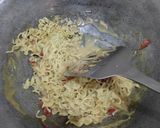 Foto langkah ke 4 dari resep Indomie Goreng.