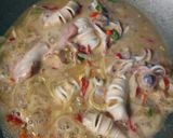 Foto langkah ke 6 dari resep Cumi Asam Pedas Rainbow Mentega.