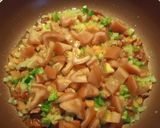 Foto del paso 1 de la receta: Arroz con pollo, espárragos verdes y champiñones
