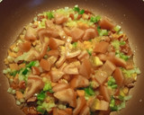 Foto del paso 1 de la receta: Arroz con pollo, espárragos verdes y champiñones