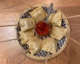 Foto del paso 5 de la receta: Paletitas de brie fritas