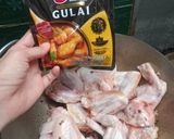 Foto langkah ke 2 dari resep Gulai Sayap Ayam Daun Kunyit.