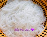 Hình bước làm 2 của món Hủ tiếu mì xương và thịt