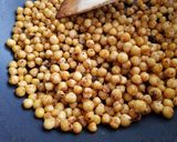 Foto langkah ke 2 dari resep Roasted chickpea salad.