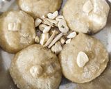 કાજુ બરફી પેંડા(Kaju barfi penda recipe in Gujarati) રેસીપી સ્ટેપ3ફોટો