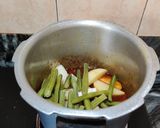 A picture of step 6 of Drumstick aloo curry.