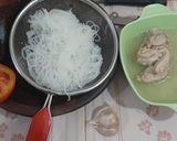 Foto langkah ke 1 dari resep Sup Bihun Oyong.