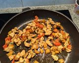 Une image de l'étape 1 de Nouilles au poulet et aux poivrons.