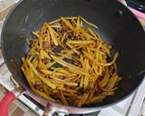 Foto langkah ke 3 dari resep Daging Giling Tumis Kentang.