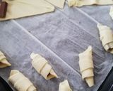 Foto del passaggio 2 della ricetta Cornetti di sfoglia con ripieno croccante