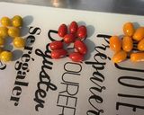 Une image de l'étape 1 de Minis brochettes tomates, olives et anchois marinés.