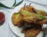कद्दू के फूल के पकौड़े (Kaddu ke phool ke pakode recipe in Hindi) रेसिपी चरण 4 फोटो