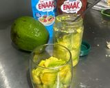 Foto langkah ke 1 dari resep Es Alpukat Kocok ala Fe.