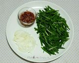Hình bước làm 3 của món Nộm hẹ & hành tây 부추 양파 무침