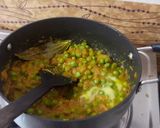 A picture of step 2 of Matar paneer.