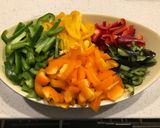 Foto del paso 4 de la receta: Ensalada de pimientos coloridos