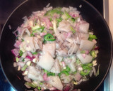 Foto del paso 2 de la receta: Arroz con calamares y setas