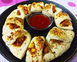 A picture of step 3 of Paneer Bhurji Desi Pizza bite.
