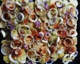 Sült oldalas hagymás krumpliágyon recept fázis 1 fotója