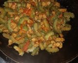 Foto langkah ke 4 dari resep Tumis pare tempe.