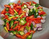 Foto langkah ke 4 dari resep Ayam goreng sambal pelangi.