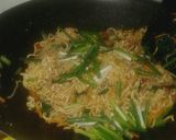 Foto langkah ke 9 dari resep Mie goreng jawa pedas.