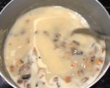 Foto langkah ke 2 dari resep Mushroom Chicken Zuppa Soup.