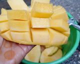 A picture of step 1 of Mango juice.