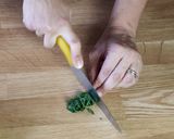 Foto del passaggio 6 della ricetta Fiori di zucca ripieni alla feta, melanzane e menta