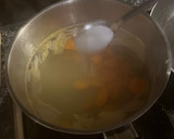 A picture of step 3 of Spinach Clear Soup.
