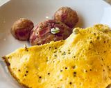 Hình bước làm 5 của món Omurice gấu đắp chăn trứng