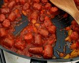 Une image de l'étape 8 de Sauce tomate, chistora sur son lit de riz.