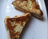 A picture of step 4 of Egg and bread sandwich.