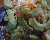 Foto langkah ke 4 dari resep Tumis Pare Orak-arik Telur.